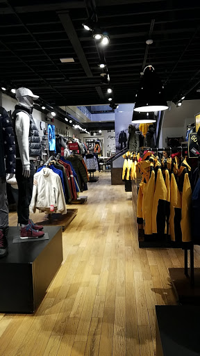 Clothing Store «The North Face», reviews and photos, 326 Newbury St, Boston, MA 02115, USA