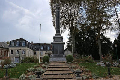Monument aux Morts d'Oloron-Ste-Marie à Oloron-Sainte-Marie