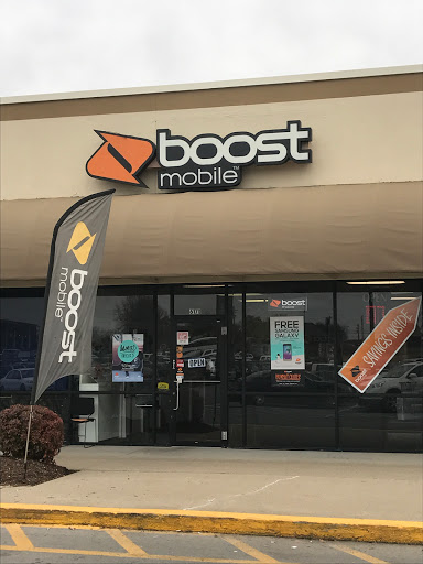 Boost Mobile Store by UniversalMobile Inc, 617 S Cumberland St d, Lebanon, TN 37087, USA, 