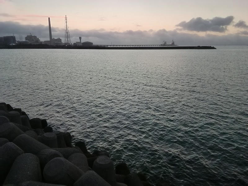 石川漁港防波堤