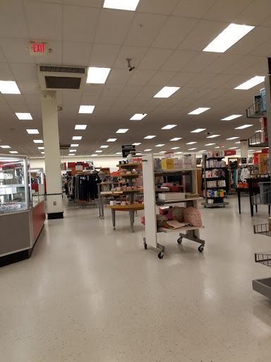 Department Store «T.J. Maxx», reviews and photos, 231 Airport Plaza Blvd, Farmingdale, NY 11735, USA