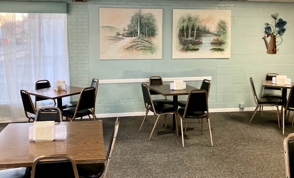 Leann's Restaurant & Carryout 67530