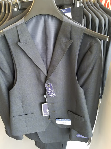 Clothing Store «K&G Fashion Superstore», reviews and photos, 5802 E Virginia Beach Blvd #108, Norfolk, VA 23502, USA