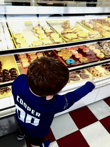 Donut Shop «Chandler Donut Shop», reviews and photos, 228 State Hwy 31 W, Chandler, TX 75758, USA