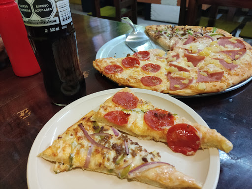 Flamingazos pizza