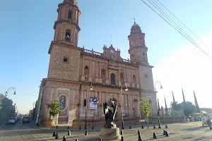Plaza de Armas Teocaltiche image