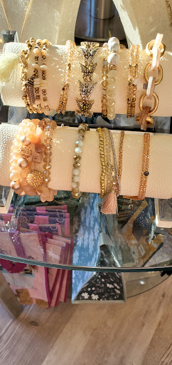 Jewelry Store «Knock Knock Boutique», reviews and photos, 110 W Chocolate Ave, Hershey, PA 17033, USA