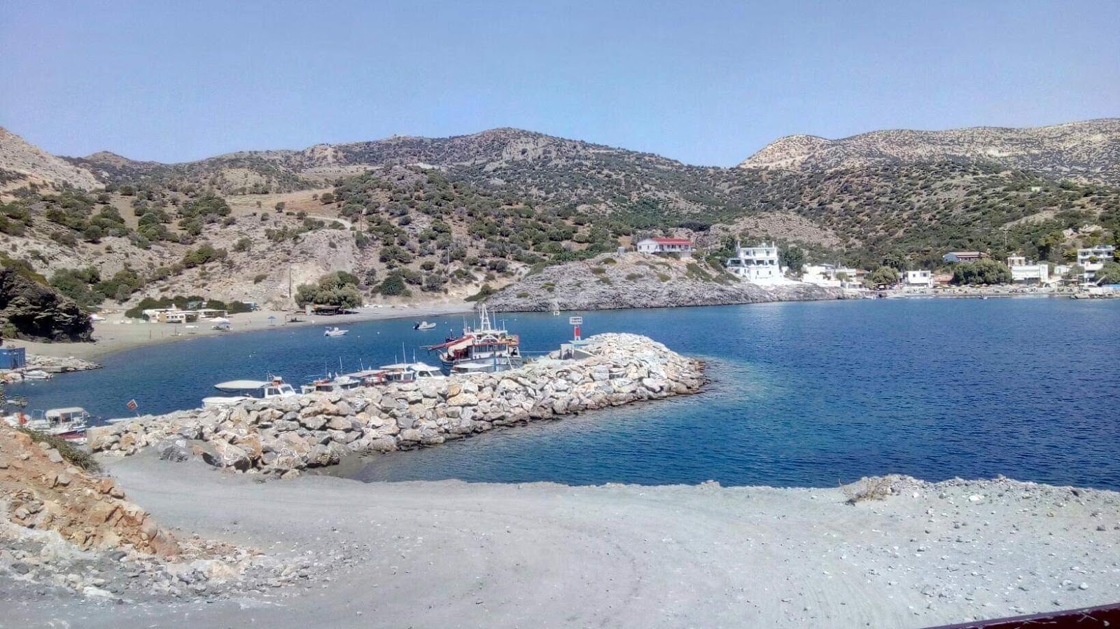 Photo of Psili Ammos beach with partly clean level of cleanliness