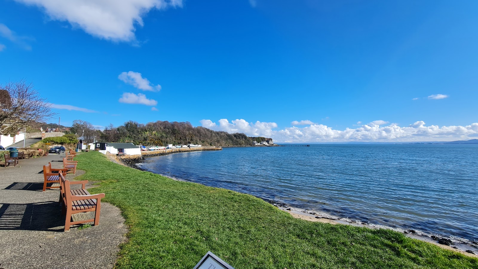 Foto von Aberdour beach und die siedlung