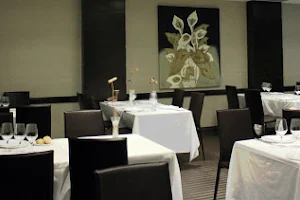 Restaurante Marisquería Mendata Berria. Cenas y comidas en Bilbao en terraza cubierta climatizada y comedor image