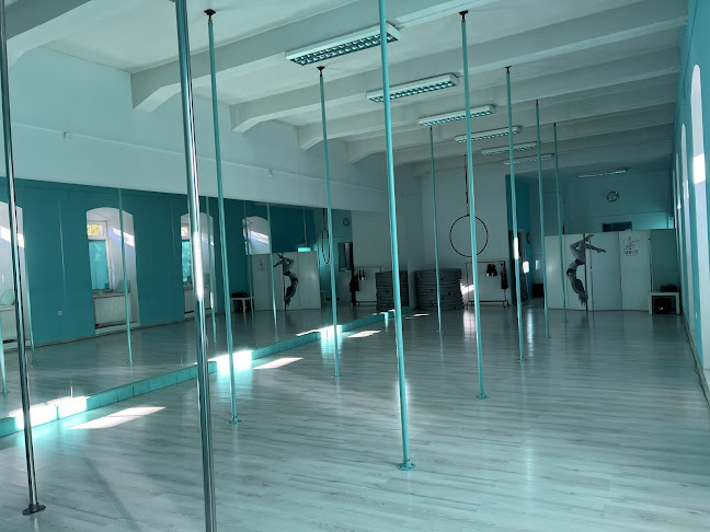 STUDIO POLE DANCE JURFIT