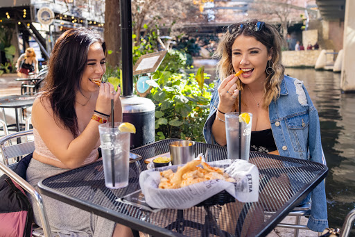 Pub «Mad Dogs British Pub Riverwalk», reviews and photos, 123 Losoya St #19, San Antonio, TX 78205, USA