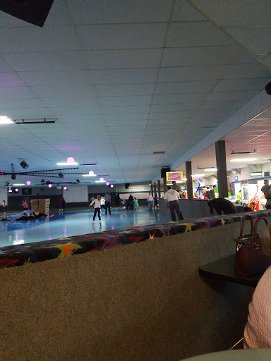Amusement Center «High Roller Skating Center of La Crosse», reviews and photos, 3624 East Ave S, La Crosse, WI 54601, USA