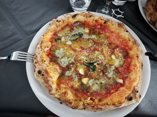 Ferrara gusto e passione, ristorante a base di pesce , pizzeria napoletana e conteporanea in Santa Teresa di Riva, Città Metropolitana di Messina