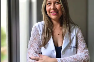 Dra. Maria Júlia Costa de Souza Villela - Pediatra - Ourinhos/SP image