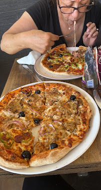 Plats et boissons du Pizzeria Pizza Mama à Val-de-Reuil - n°19