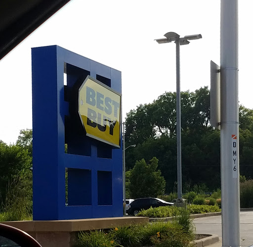 Electronics Store «Best Buy», reviews and photos, 2401 N Mayfair Rd, Wauwatosa, WI 53226, USA