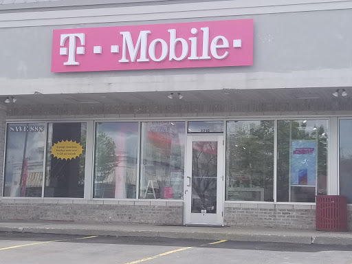 Cell Phone Store «T-Mobile», reviews and photos, 3710 E Court St, Flint, MI 48506, USA