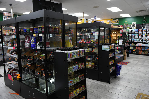 Tobacco Shop «Tundra Smoke Shop», reviews and photos, 2719 S Oneida St, Green Bay, WI 54304, USA