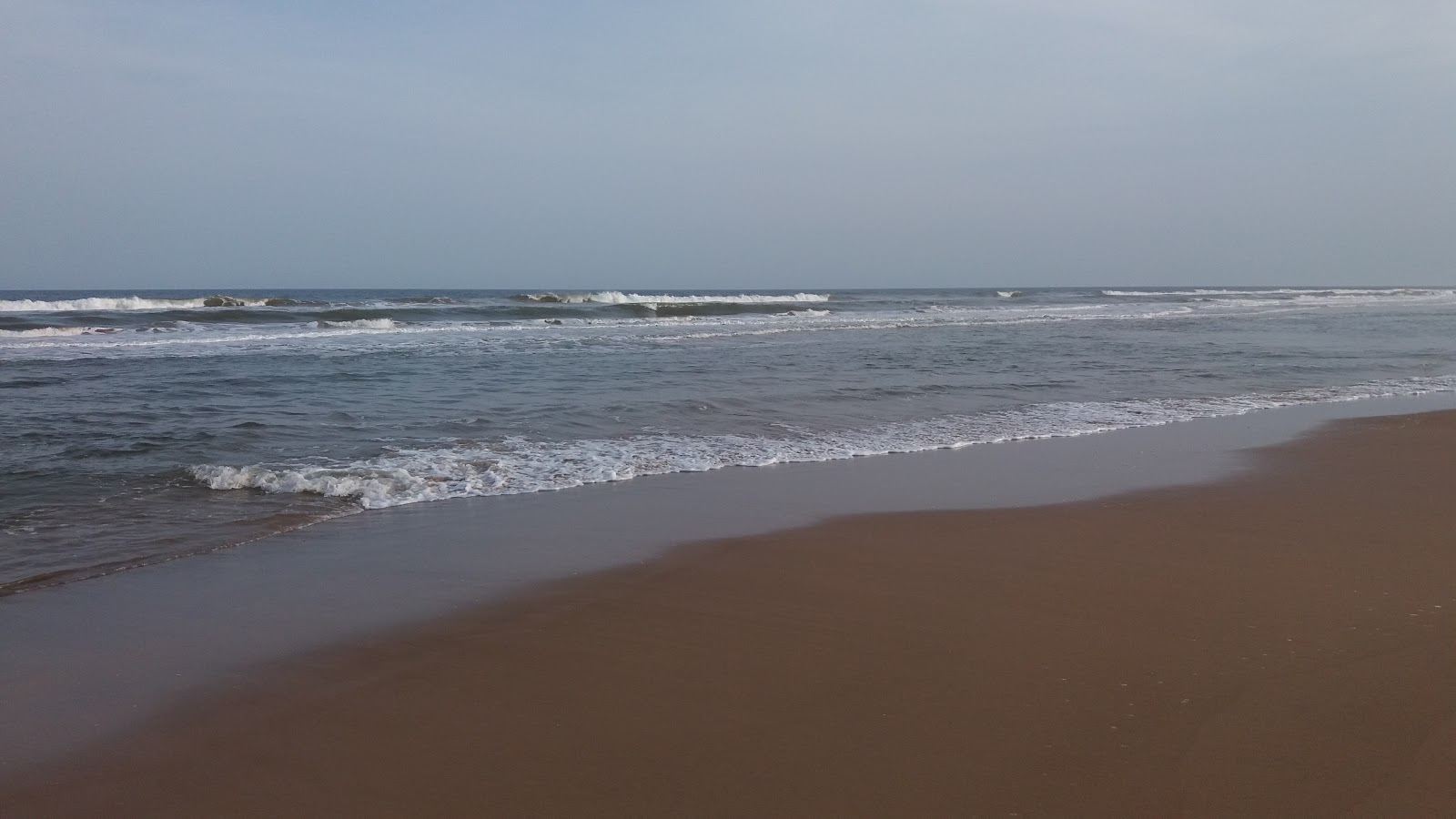 Fotografija KR Peta Beach z svetel fin pesek površino