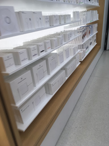 Computer Store «Apple Woodland», reviews and photos, 3195 28th St SE, Grand Rapids, MI 49512, USA