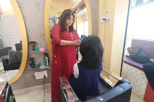 Sova Make-Over professional beauty Salon & spa(only for ladies) image