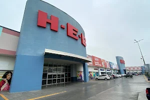 H-E-B Mall Plaza image