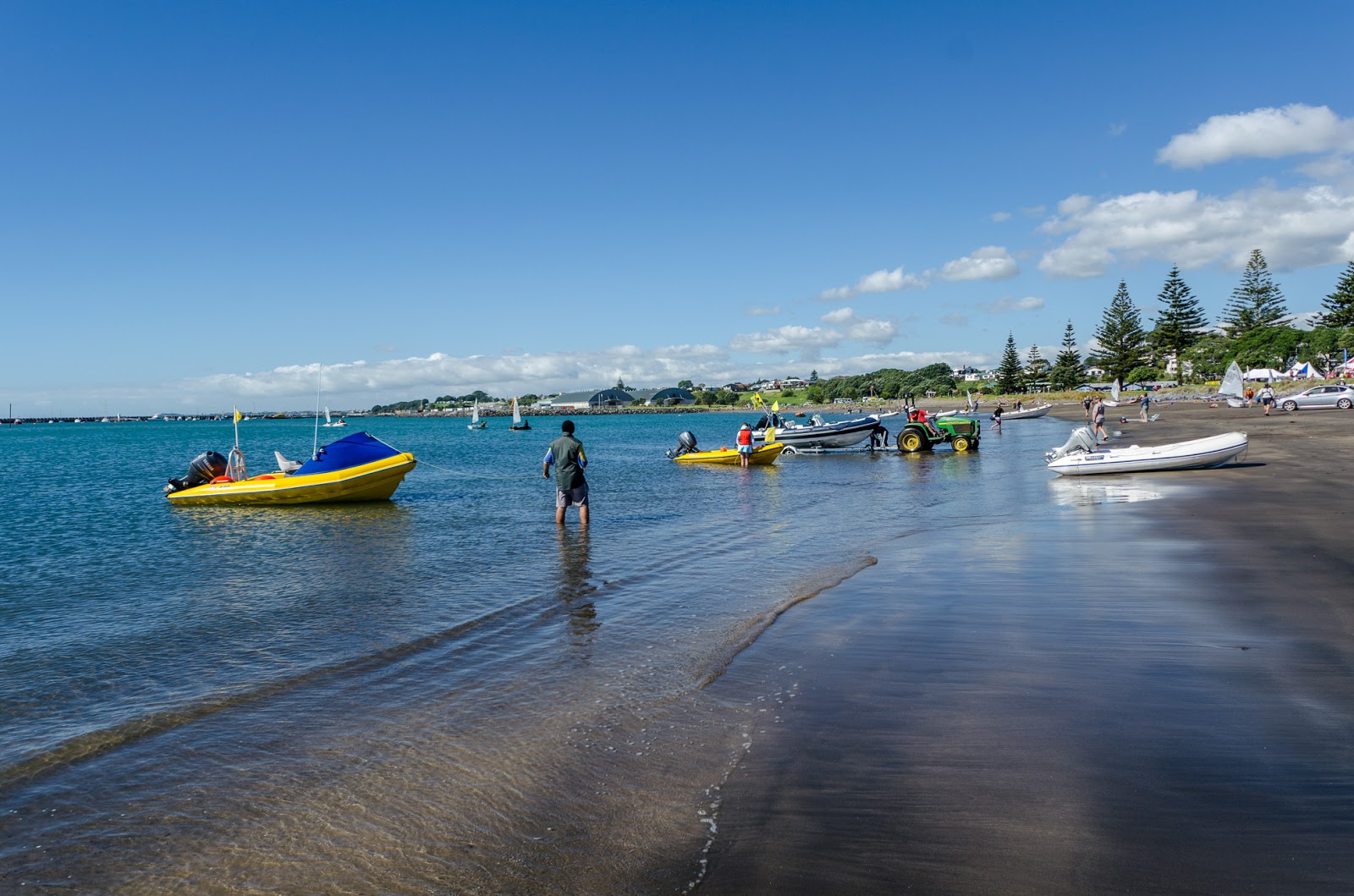 Foto de Ngamotu Beach com água turquesa superfície