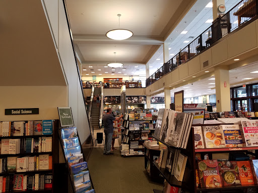 Book Store «Barnes & Noble», reviews and photos, 55 Parsonage Rd, Edison, NJ 08837, USA