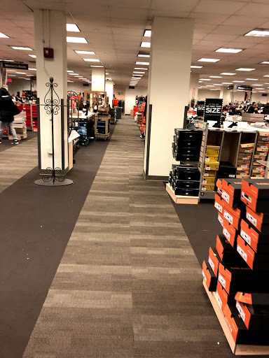 Shoe Store «DSW Designer Shoe Warehouse», reviews and photos, 8801 Queens Blvd, Elmhurst, NY 11373, USA