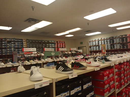 Shopping Mall «Pismo Beach Premium Outlets», reviews and photos, 333 5 Cities Dr, Pismo Beach, CA 93449, USA