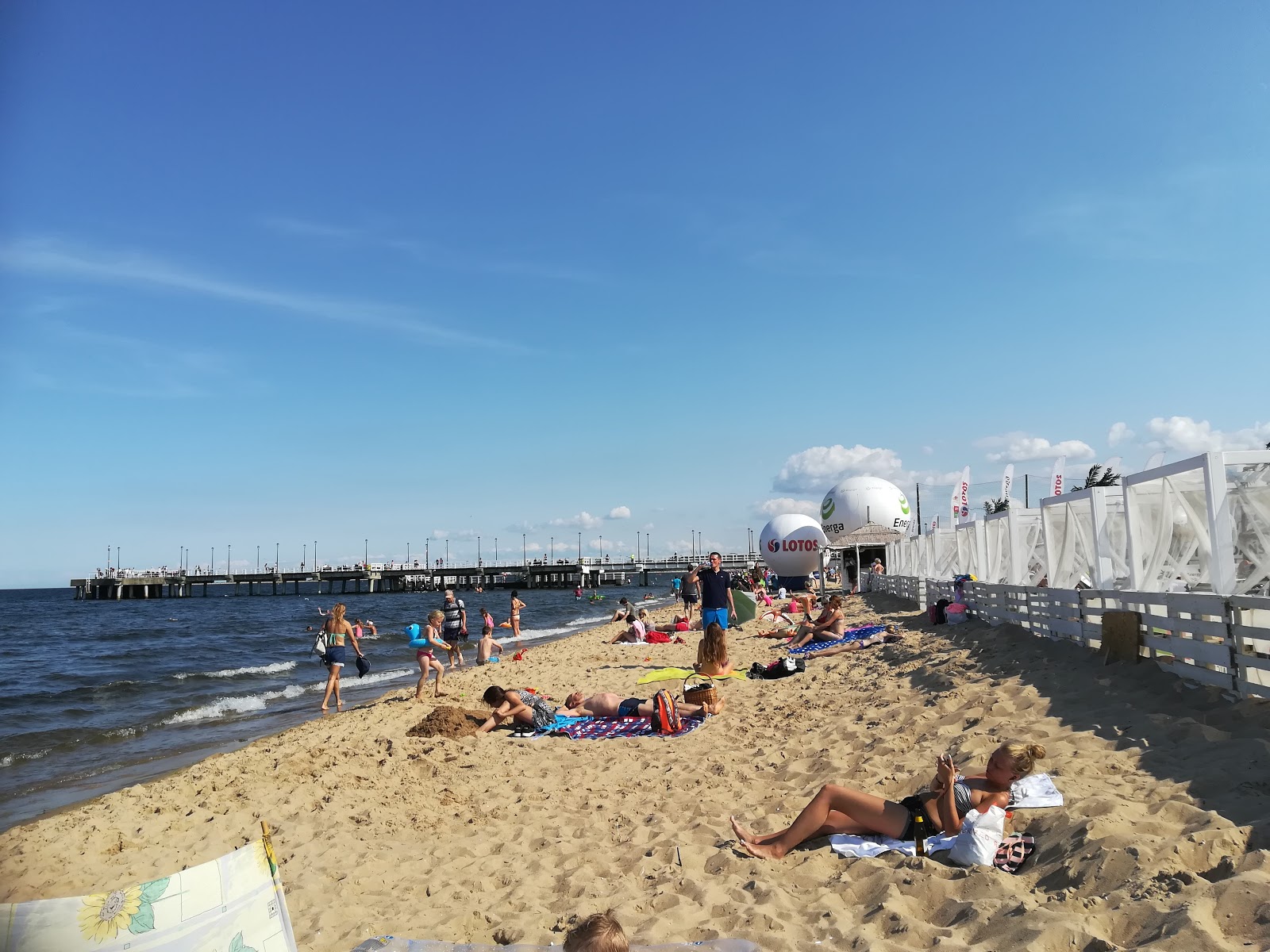 Valokuva Brzezno Pier Beachista. puhtaustasolla korkea