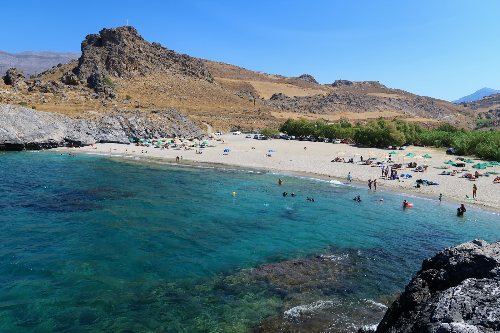 Foto von Ammoudi Strand mit türkisfarbenes wasser Oberfläche