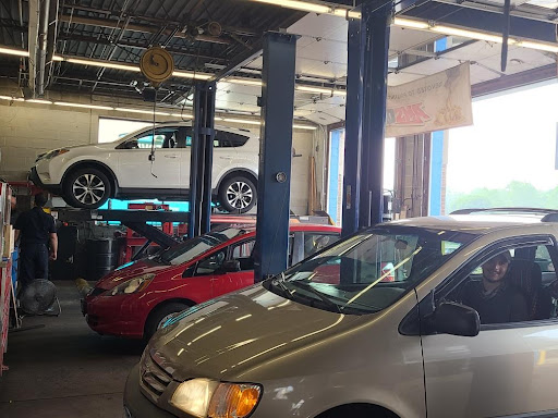 Auto Repair Shop «Golden Valley Tire and Service», reviews and photos, 600 Decatur Ave N, Minneapolis, MN 55427, USA