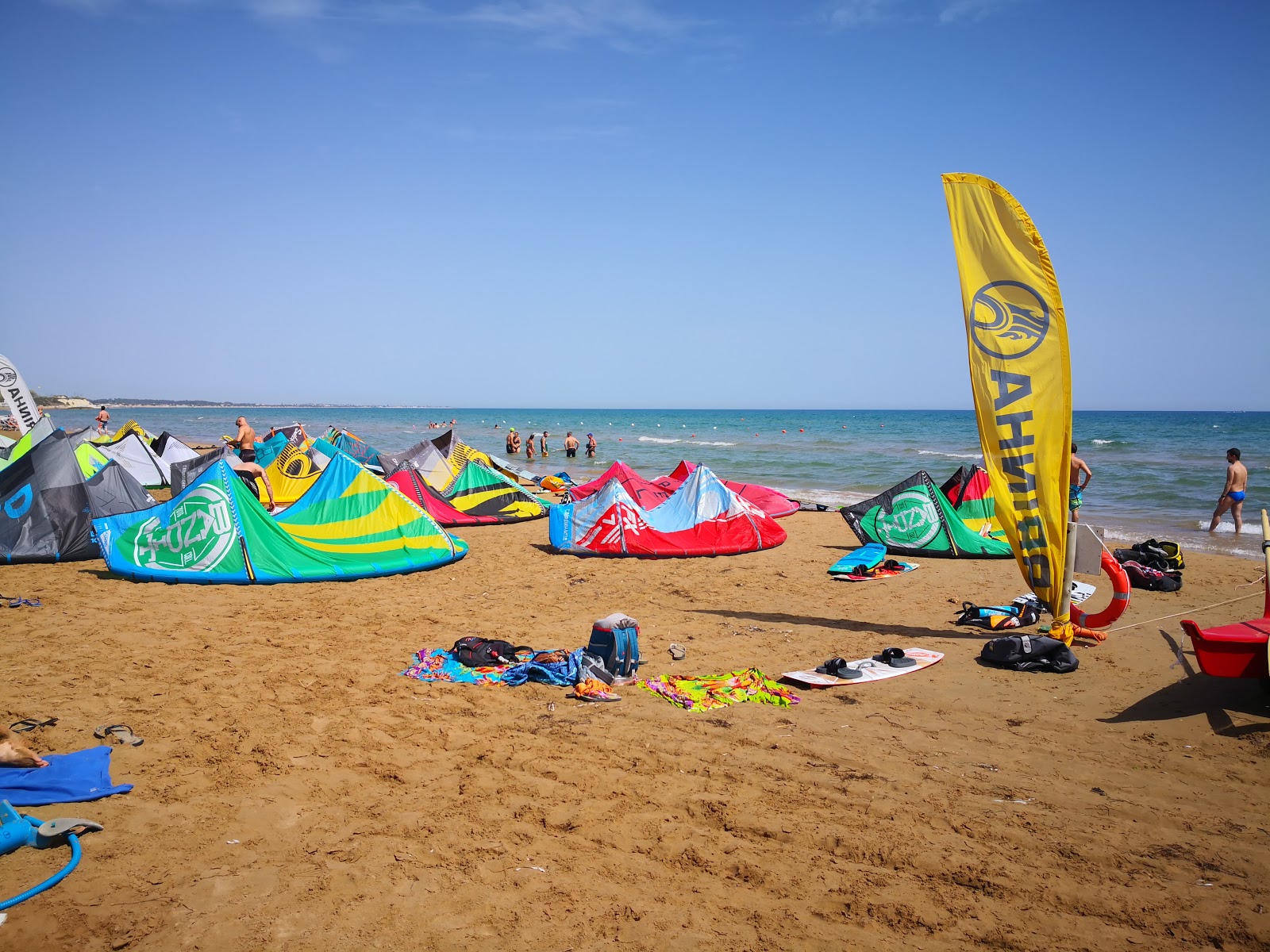 Fotografie cu Tiki beach cu nivelul de curățenie înalt