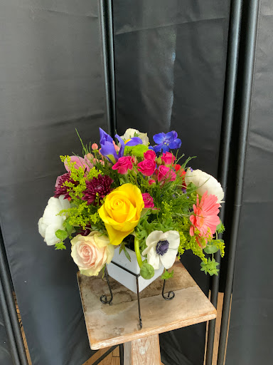 Florist «BloomTown Florist», reviews and photos, 218 W Bay Dr, Largo, FL 33770, USA