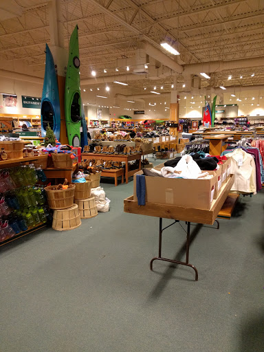 Clothing Store «L.L. Bean Outlet», reviews and photos, 31 Gusabel Ave, Nashua, NH 03063, USA