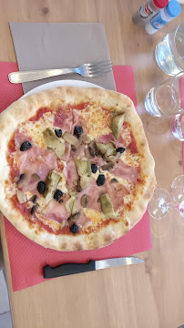 Pizza du Restaurant italien La Dolce Vita ~ Ristorante&Pizzeria / St Clair du Rhône à Saint-Clair-du-Rhône - n°10