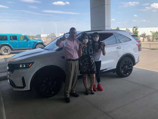 Car Dealer «Summit Place Kia», reviews and photos, 2200 Elizabeth Lake Rd, Waterford Twp, MI 48328, USA