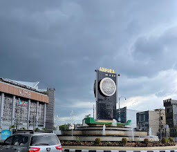 Bola Dunia Monument photo