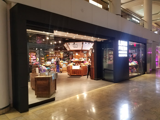 Cosmetics Store «Lush Cosmetics», reviews and photos, 7014 E Camelback Rd, Scottsdale, AZ 85251, USA