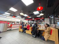 Atmosphère du Restaurant de hamburgers Five Guys Les Halles à Paris - n°17