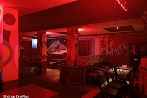 Garry's bar cum restaurant image