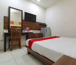 RedDoorz near Stadion Manahan Solo photo
