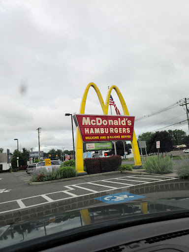 Shopping Mall «Berkshire Shopping Center», reviews and photos, 67 Newtown Rd, Danbury, CT 06810, USA