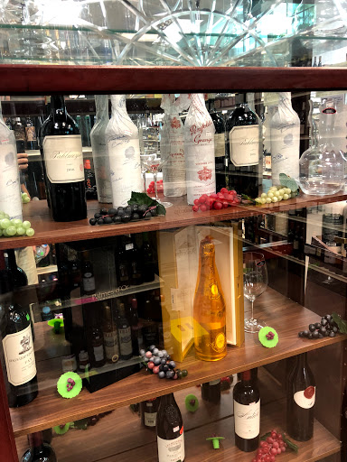 Grocery Store «Sahara Mart», reviews and photos, 106 E 2nd St, Bloomington, IN 47401, USA