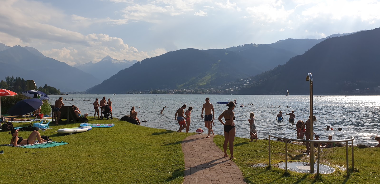 Zdjęcie Strandbad Maishofen poparte klifami