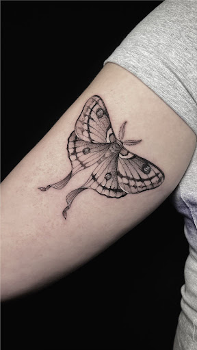 Explore mens side tattoo ideas, creative tattoo ideas in Miami, available at Miami Tattoo & Co Midtown