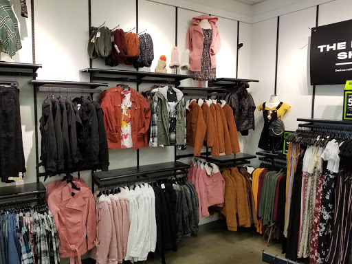 Clothing Store «rue21», reviews and photos, 3404 Fairlane Dr, Allen Park, MI 48101, USA