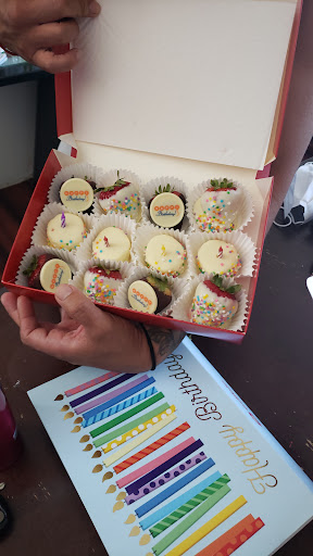 Gift Shop «Edible Arrangements», reviews and photos, 9745 NE 119th Way, Kirkland, WA 98034, USA